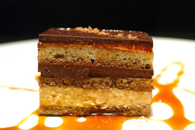 what is an opera cake